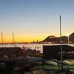 Santa Barbara 18 *